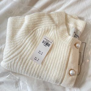 NWT Abercrombie & Fitch Pearl button cardigan